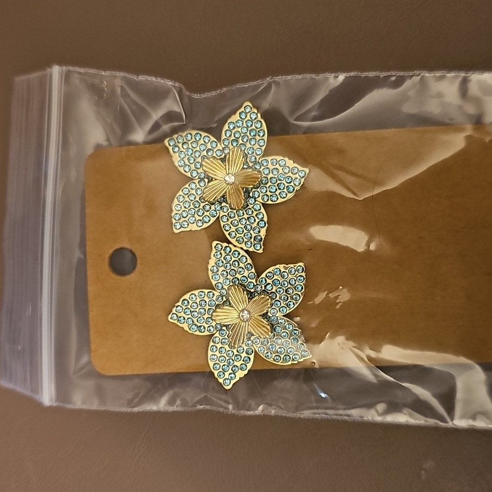 Turquoise rhinestone flower earrings